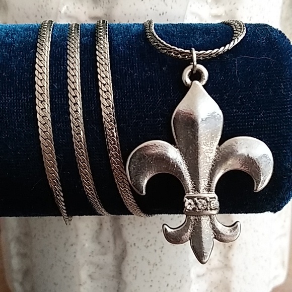 Fleur De Lis Pendant With Flat Snake Silver  Chain - Picture 1 of 17